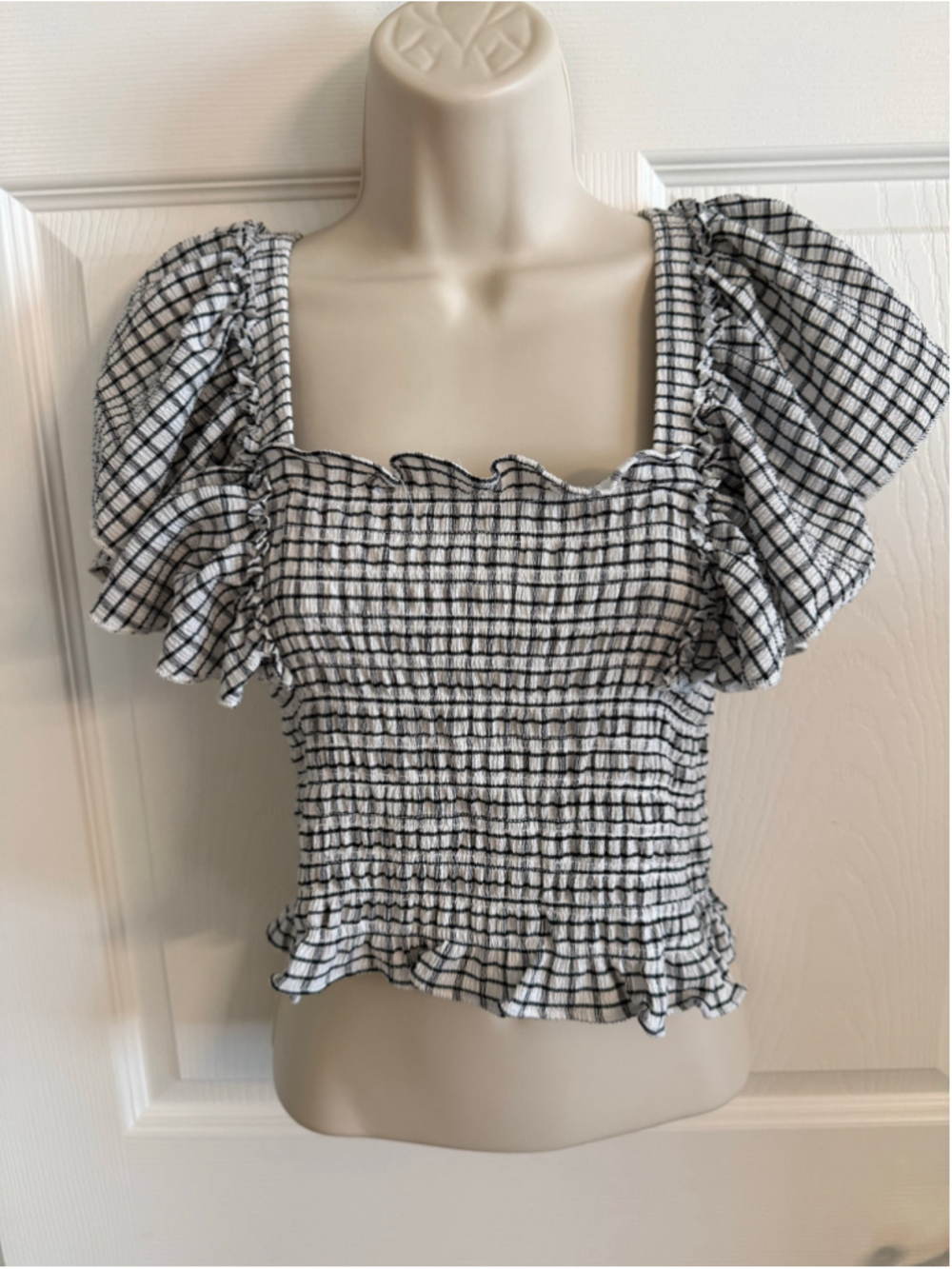 Anthropologie Maeve Crinkle Gingham Smocked Top Black White Flutter Sleeve S EUC